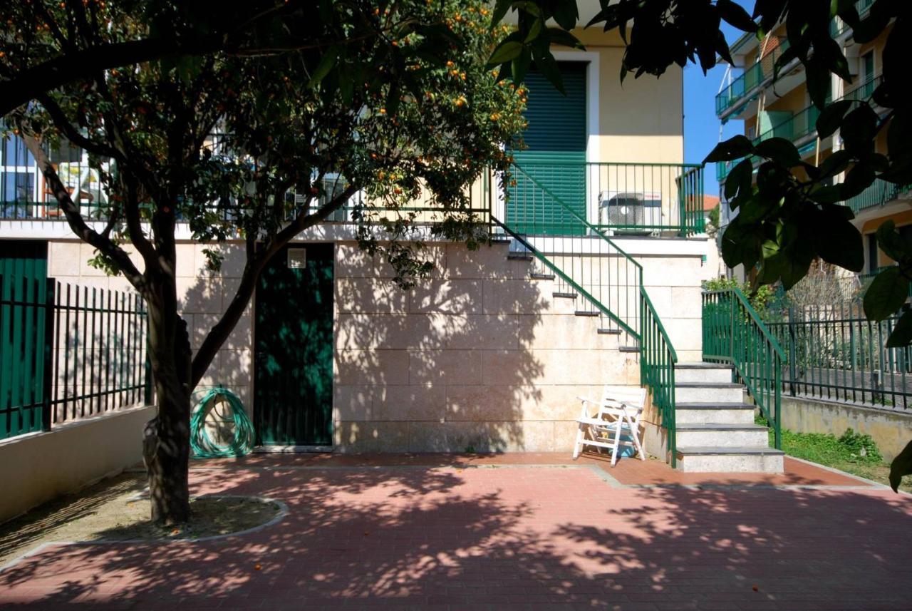 Appartamenti Con Giardino E Posto Auto Per Famiglie Финале Лигуре Экстерьер фото