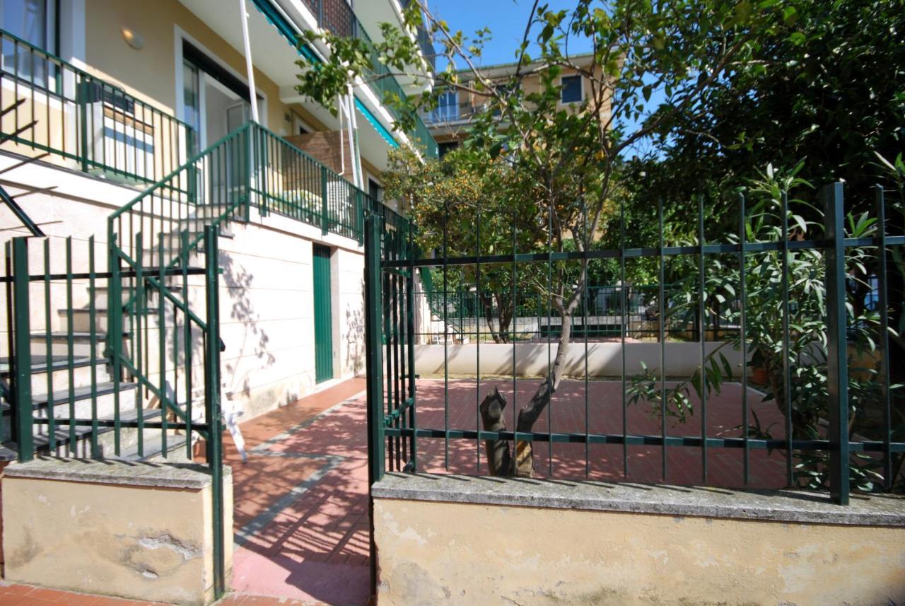 Appartamenti Con Giardino E Posto Auto Per Famiglie Финале Лигуре Экстерьер фото