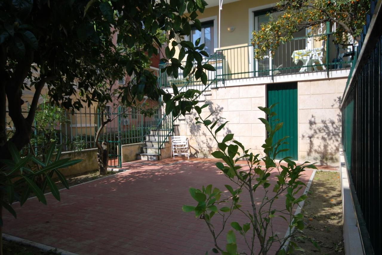 Appartamenti Con Giardino E Posto Auto Per Famiglie Финале Лигуре Экстерьер фото